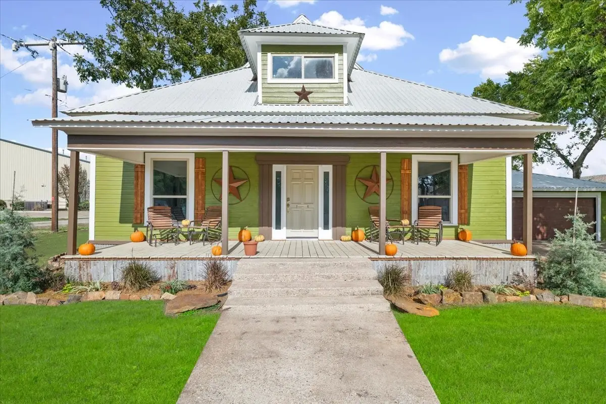 300 E 3rd Street, Blooming Grove, TX 76626 - #1
