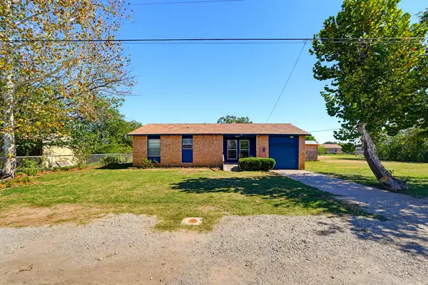 2307 & 2309 Fifth Ave, Coleman, TX 76834