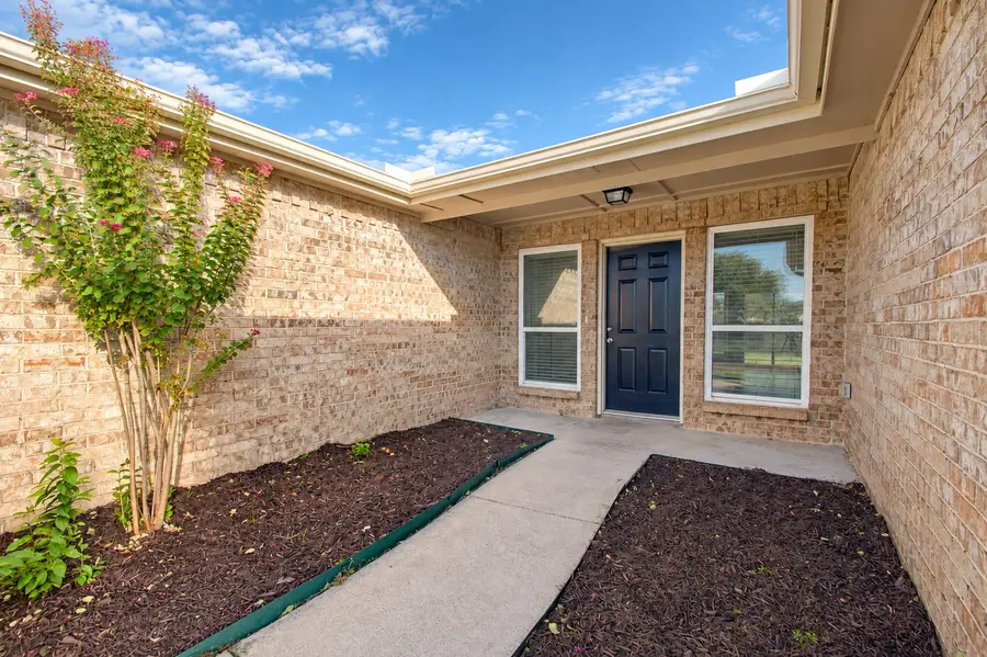 3018 Meadow Creek Court, Grand Prairie, TX 75052 - #3