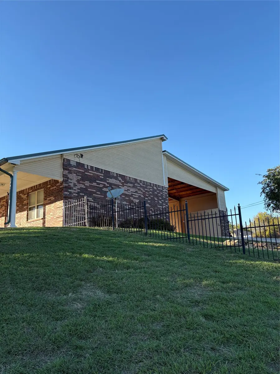 504 Balboa Drive E, Runaway Bay, TX 76426 - #3