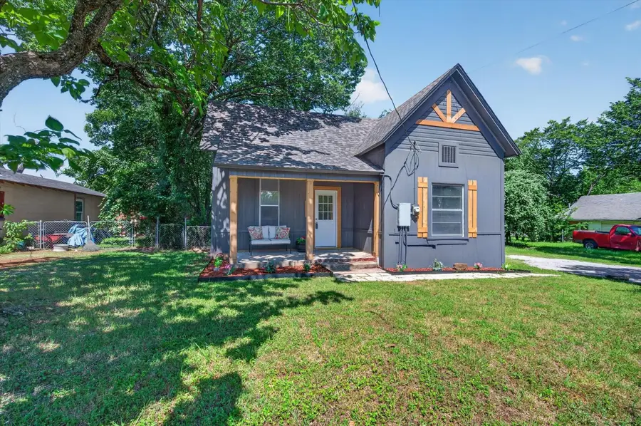 202 S Main Street, Joshua, TX 76058 - #2