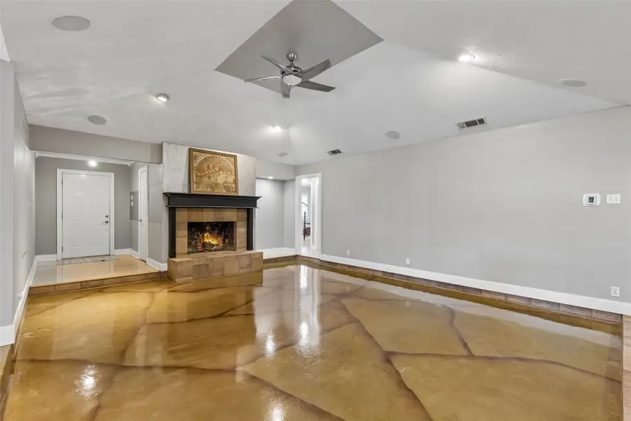 5945 Diamond Oaks Drive S, Haltom City, TX 76117 - #2
