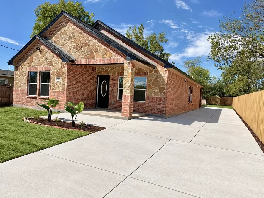 707 N Blanche Street, Terrell, TX 75160 - #2