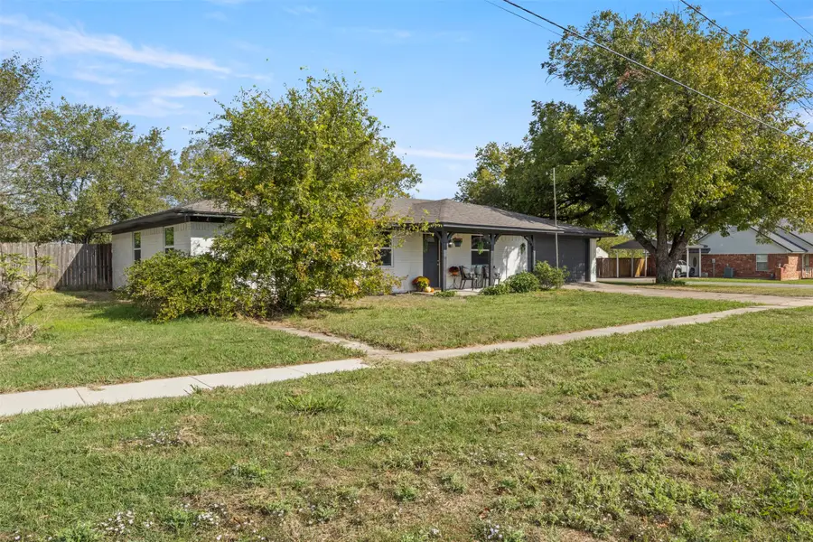 401 Peach Street, Sanger, TX 76266 - #2
