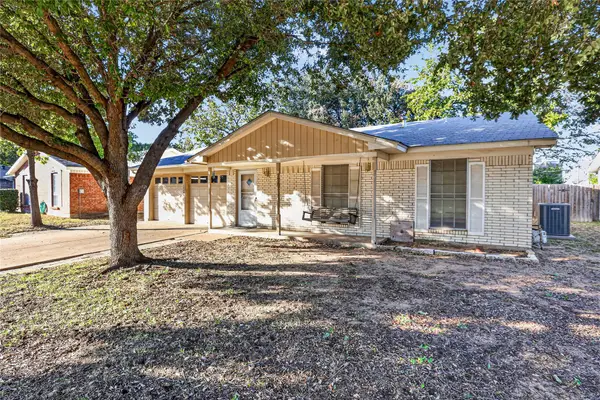 1305 Montclair Street, Arlington, TX 76015