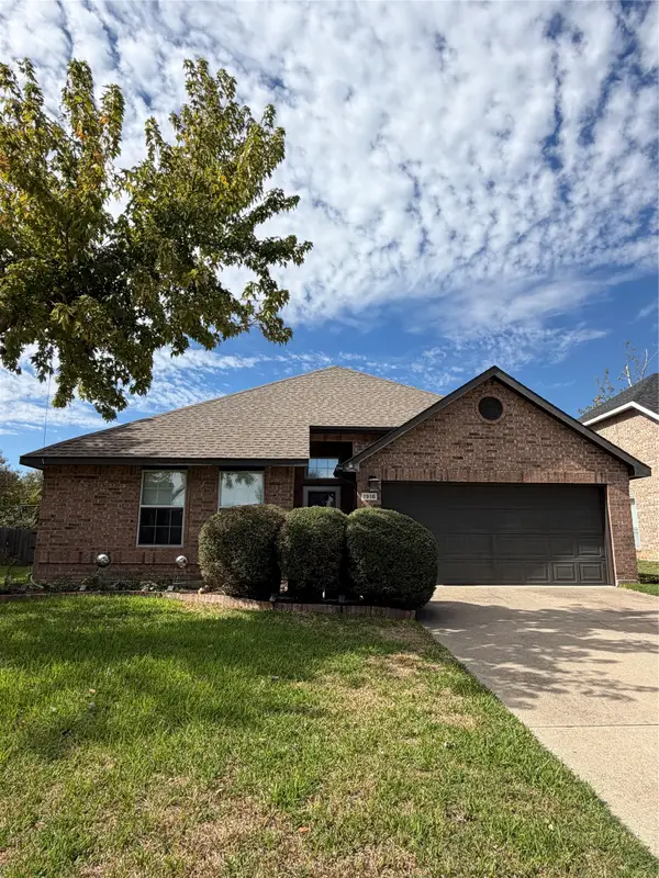 1916 Cheshire Drive, Grapevine, TX 76051