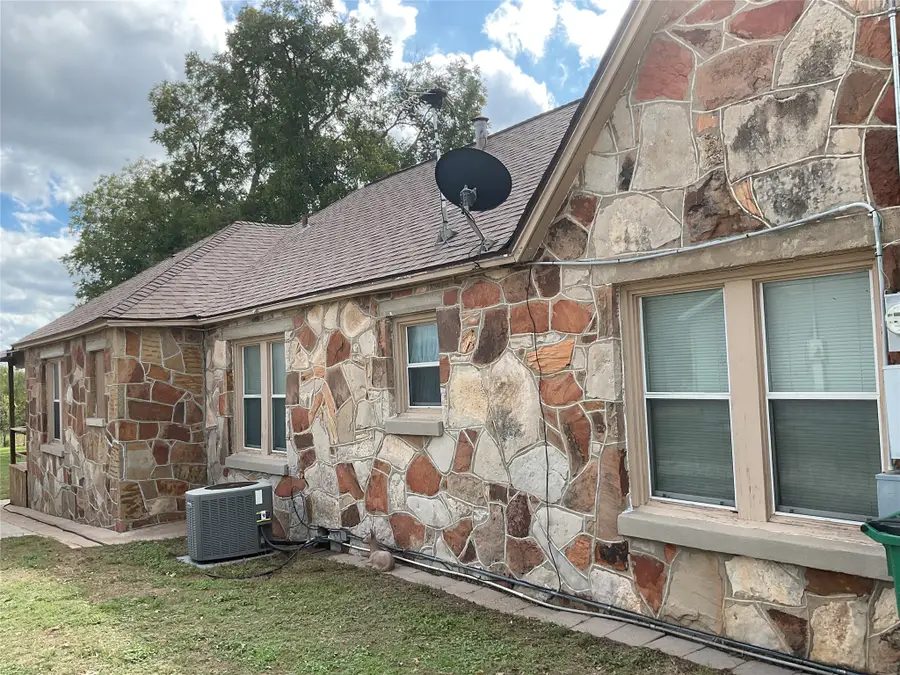 240 E Long Street, Stephenville, TX 76401 - #2