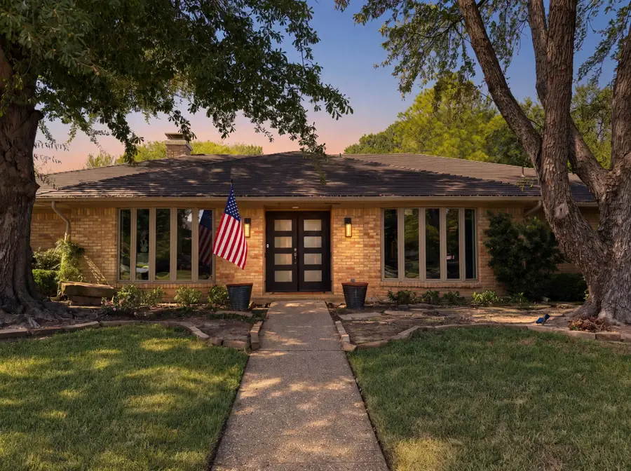 705 Rochelle Boulevard, Irving, TX 75062 - #2
