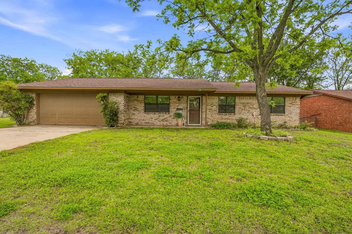 200 E Plum Avenue, De Leon, TX 76444 - #1