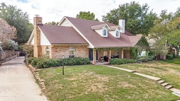 1814 Foxwood Court, Arlington, TX 76012