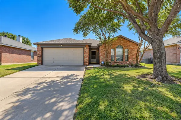 417 Candlestick Trail, Saginaw, TX 76179