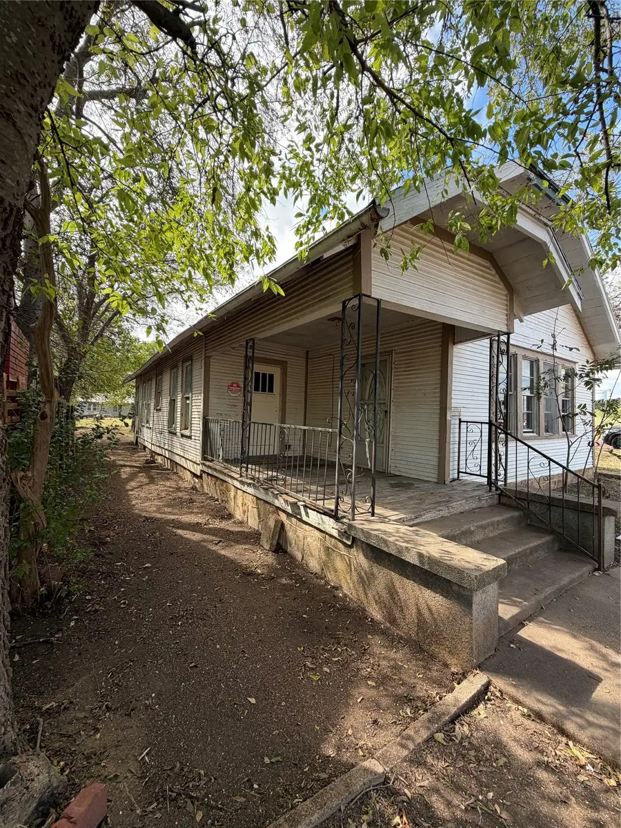 325 Pine Street, Ranger, TX 76470 - #2