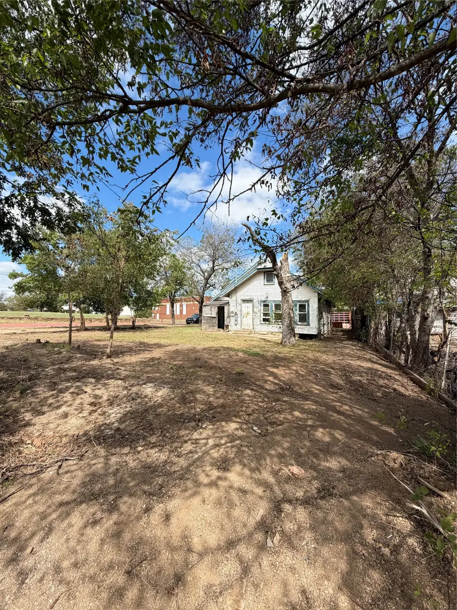 325 Pine Street, Ranger, TX 76470 - #3