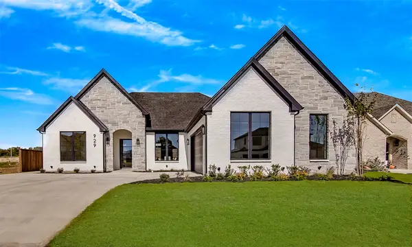 929 Claystone Ridge Drive, Fort Worth, TX 76028