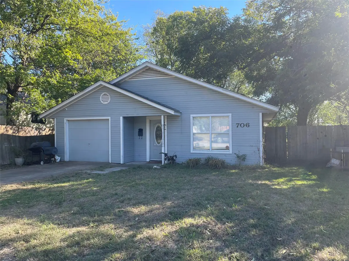 706 E High Street, Terrell, TX 75160 - #1
