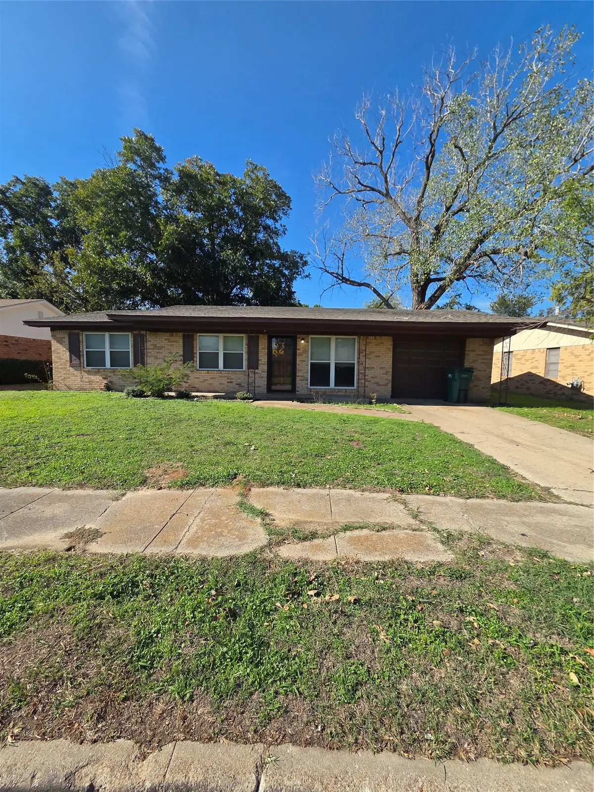 304 S Joyce Street, Lacy Lakeview, TX 76705 - #1