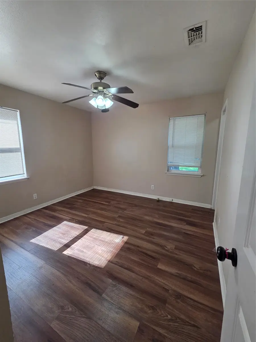 304 S Joyce Street, Lacy Lakeview, TX 76705 - #2
