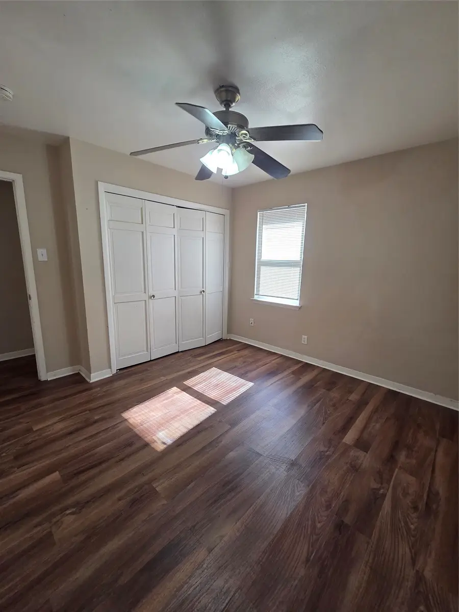 304 S Joyce Street, Lacy Lakeview, TX 76705 - #3