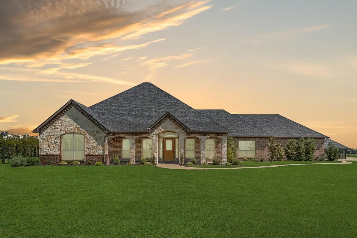 2921 W Alamosa Drive, Terrell, TX 75160 - #1