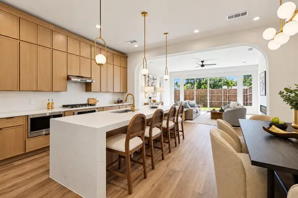 905 Bayonne Street, Dallas, TX 75212