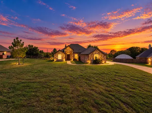 164 Briar Meadows Circle, Azle, TX 76020