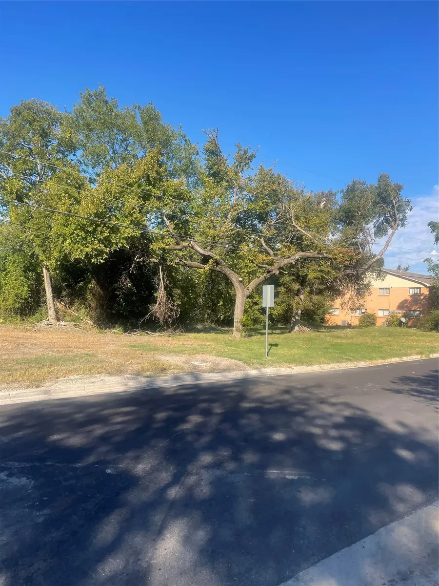 109 Woodhaven Drive, Desoto, TX 75115 - #2