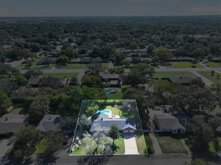 1215 Crestwood Drive, Cleburne, TX 76033 - #3