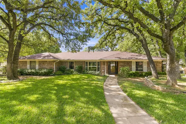 1007 Tanglewood Lane, Arlington, TX 76012