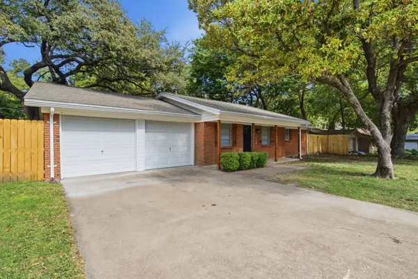 208 Live Oak Lane, Weatherford, TX 76086