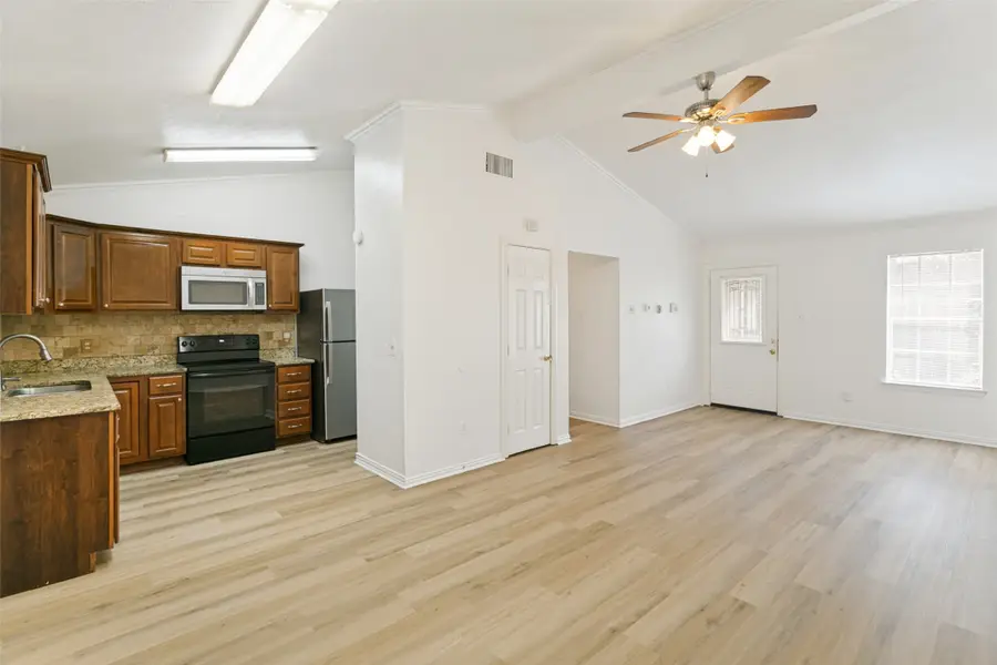 807 Cavalier Drive, Arlington, TX 76017 - #2