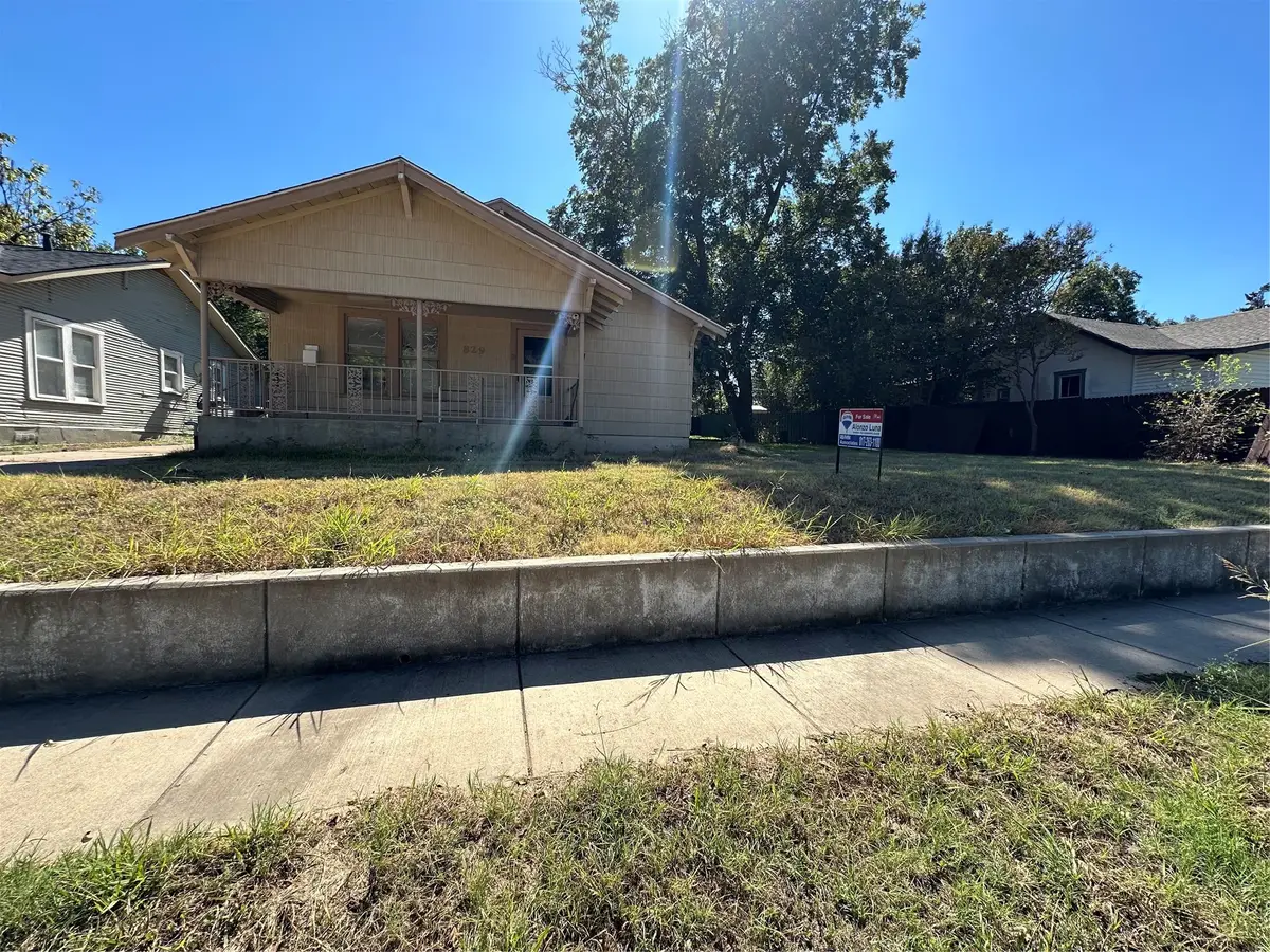829 W Beddell Street, Fort Worth, TX 76115 - #1