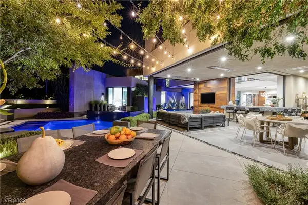 21 Drifting Shadow Way, Las Vegas, NV 89135