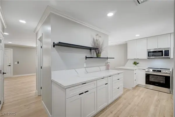 150 Greenbriar Townhouse Way, Las Vegas, NV 89121