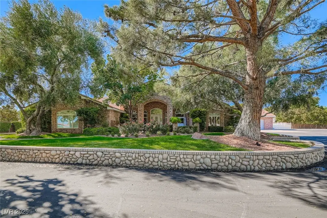 6661 N Rainbow Boulevard, Las Vegas, NV 89131 - Image #1