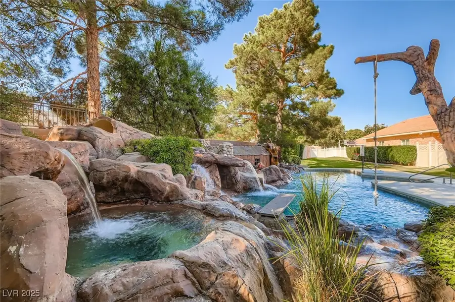 6661 N Rainbow Boulevard, Las Vegas, NV 89131 - Image #3