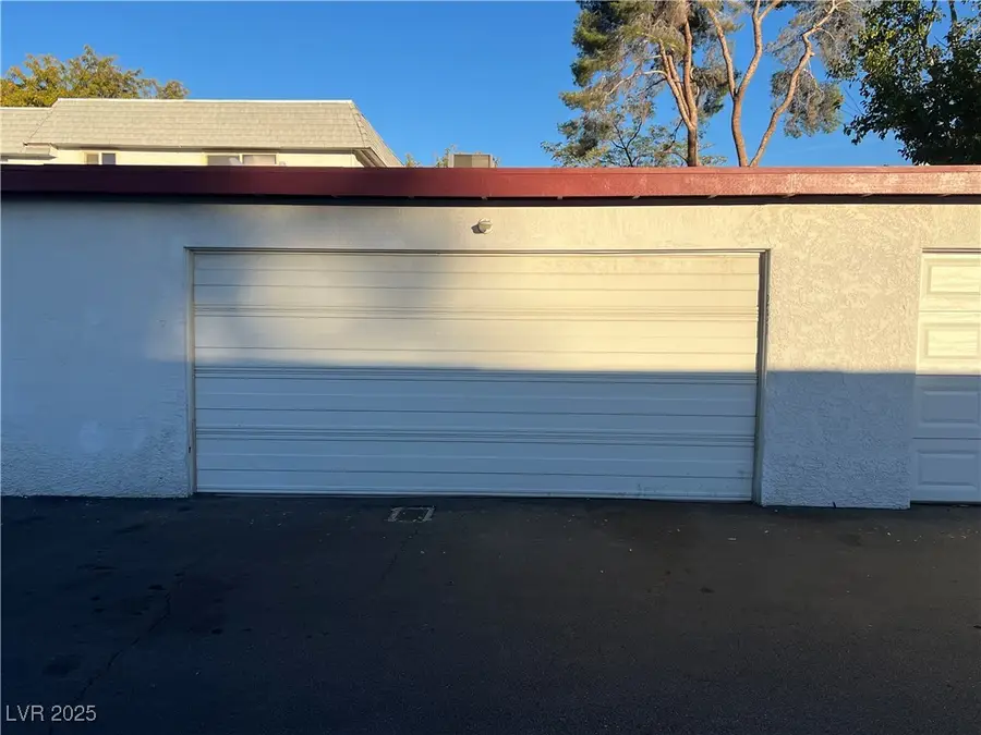 231 Greenbriar Townhouse Way, Las Vegas, NV 89121 - Image #2