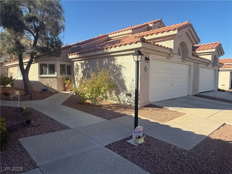 557 Yacht Harbor Drive, Las Vegas, NV 89145 - Image #3