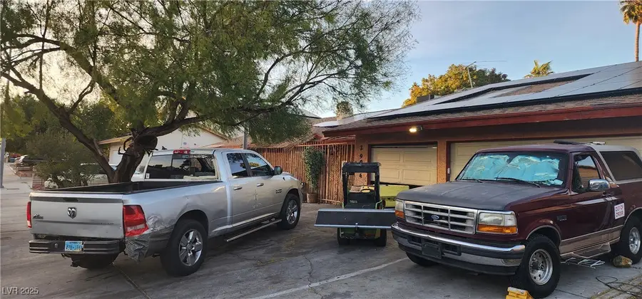 2904 W Oakey Boulevard, Las Vegas, NV 89102 - Image #2