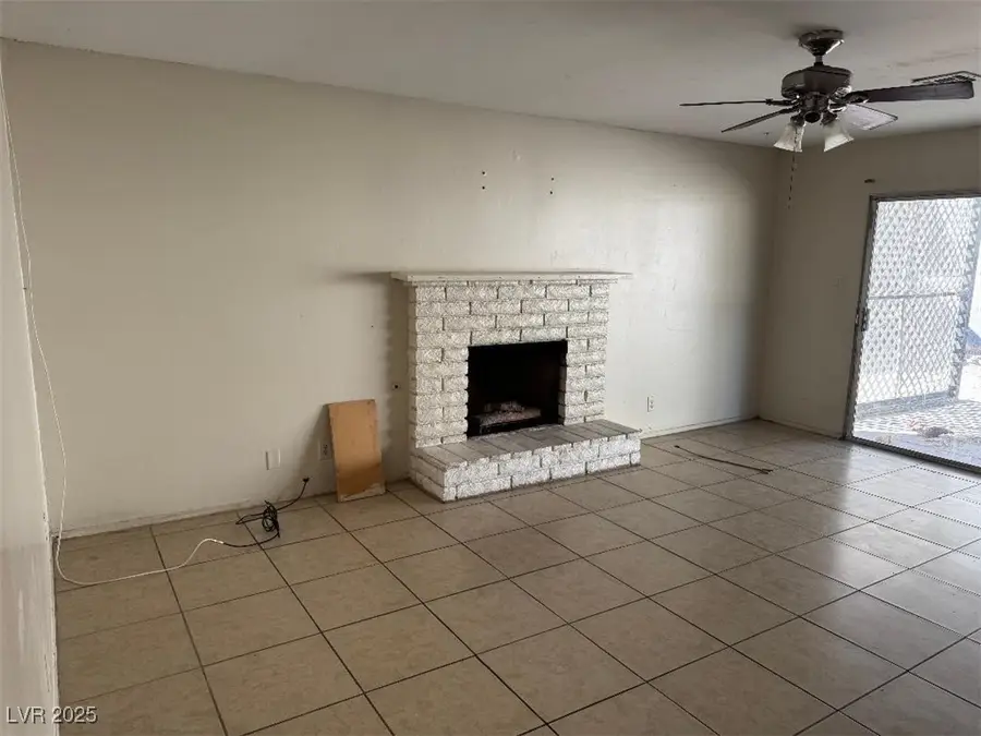 6158 Woodbury Avenue, Las Vegas, NV 89103 - Image #2