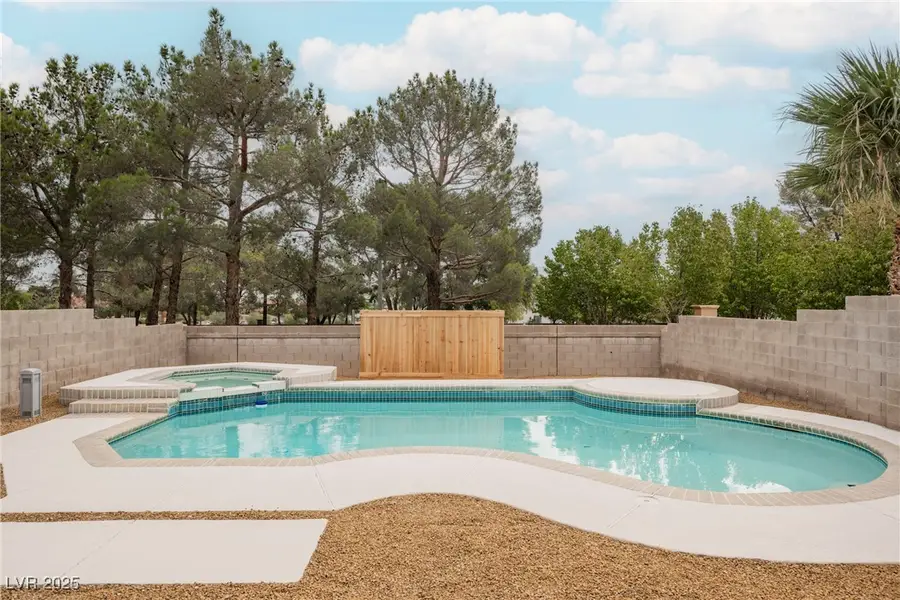 2300 Storkspur Way, Las Vegas, NV 89117 - Image #2