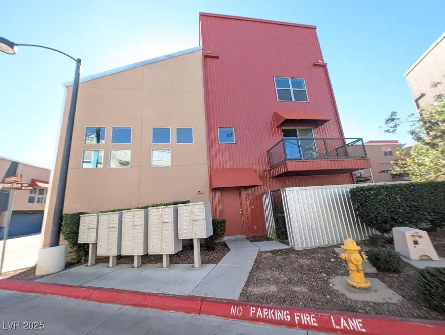 223 Dougram Avenue, Las Vegas, NV 89101 - Image #2
