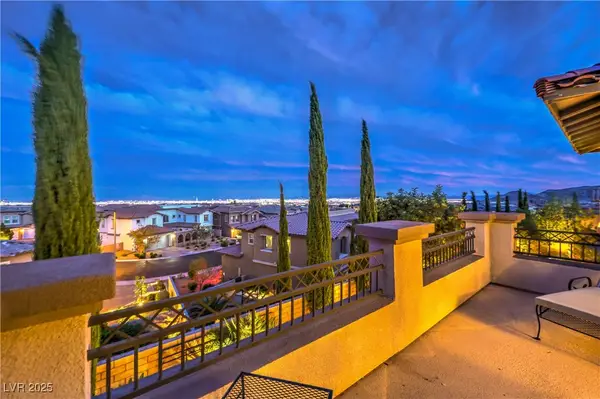 374 Calabria Ridge Street, Las Vegas, NV 89138