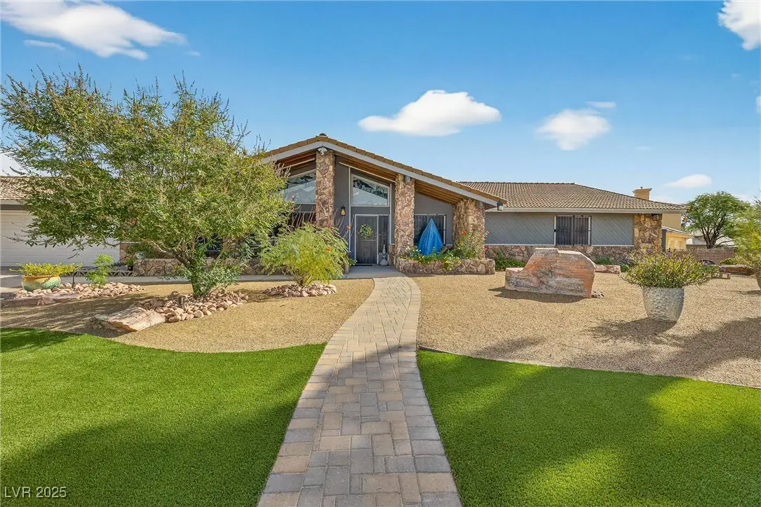 3130 S Pioneer Way, Las Vegas, NV 89117 - Image #1