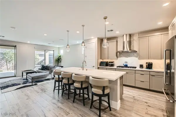 10042 Cardinal Knoll Avenue, Las Vegas, NV 89143