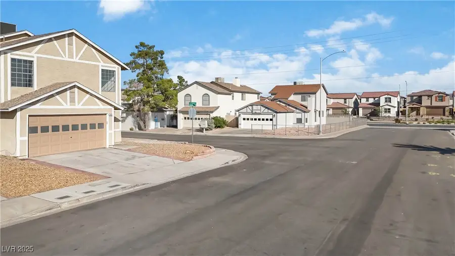 557 Liverpool Avenue, Henderson, NV 89011 - Image #3