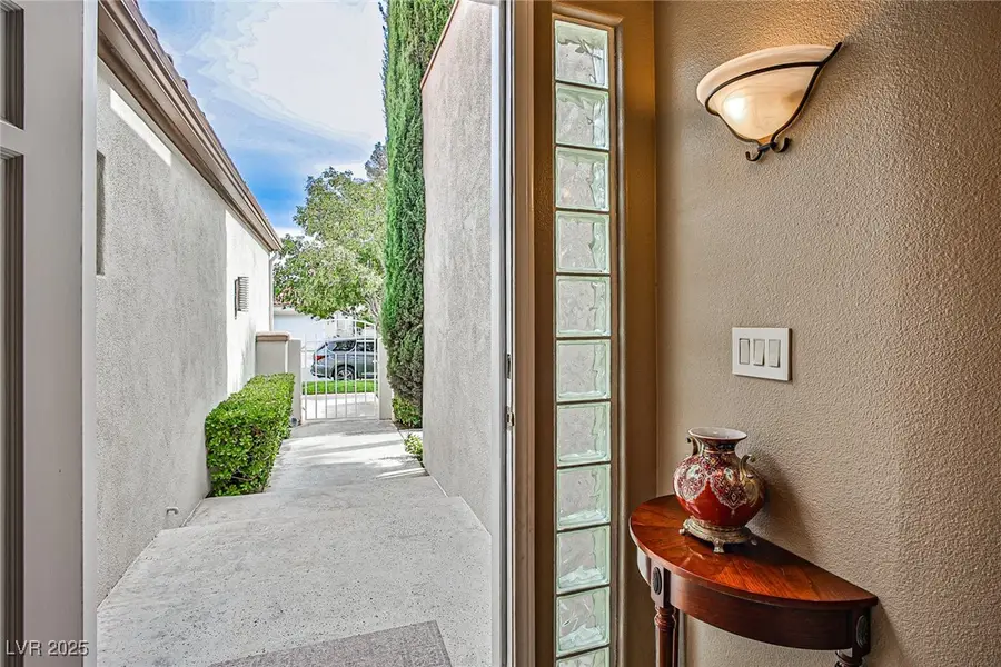 8240 Horseshoe Bend Lane, Las Vegas, NV 89113 - Image #3