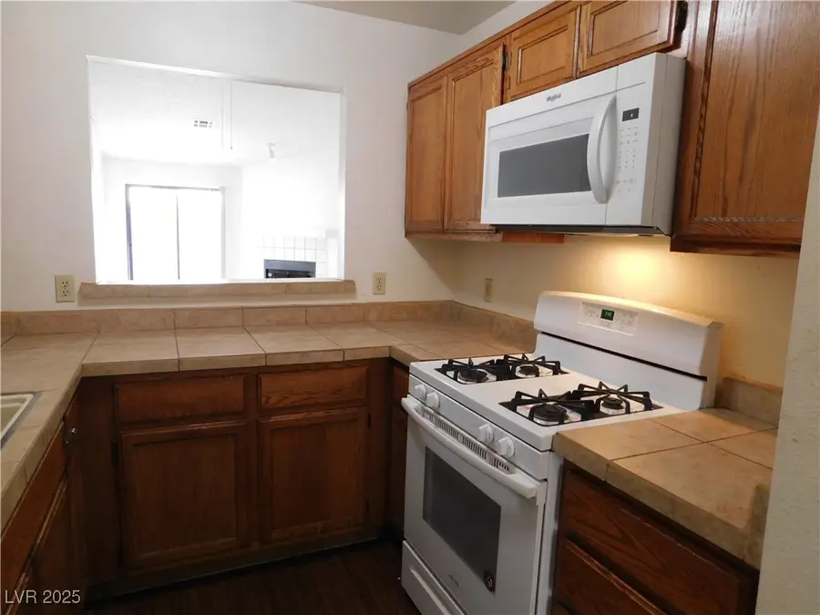 7025 Pindarri Way, Las Vegas, NV 89145 - Image #3