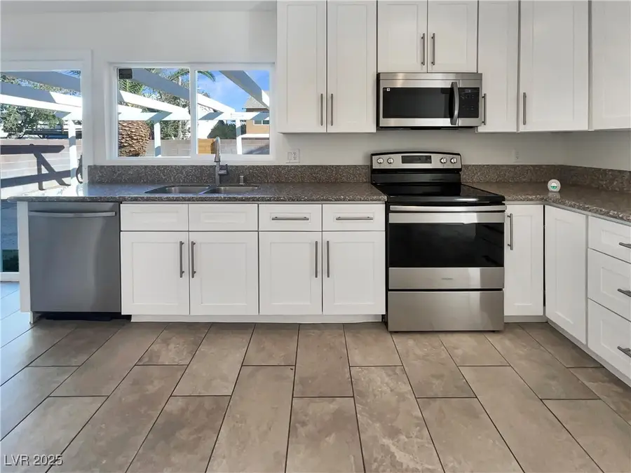 4870 Summerhill Road, Las Vegas, NV 89121 - Image #2