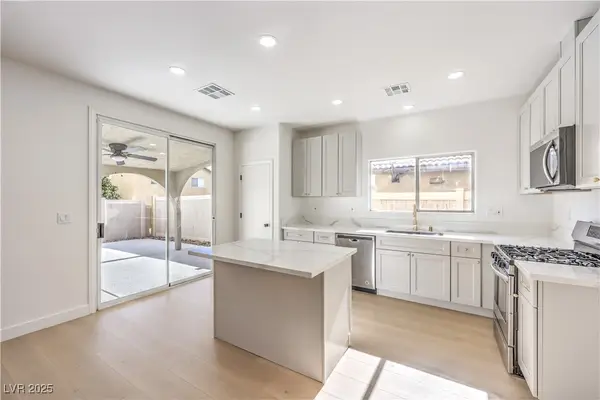 4218 English Walnut Court, Las Vegas, NV 89115