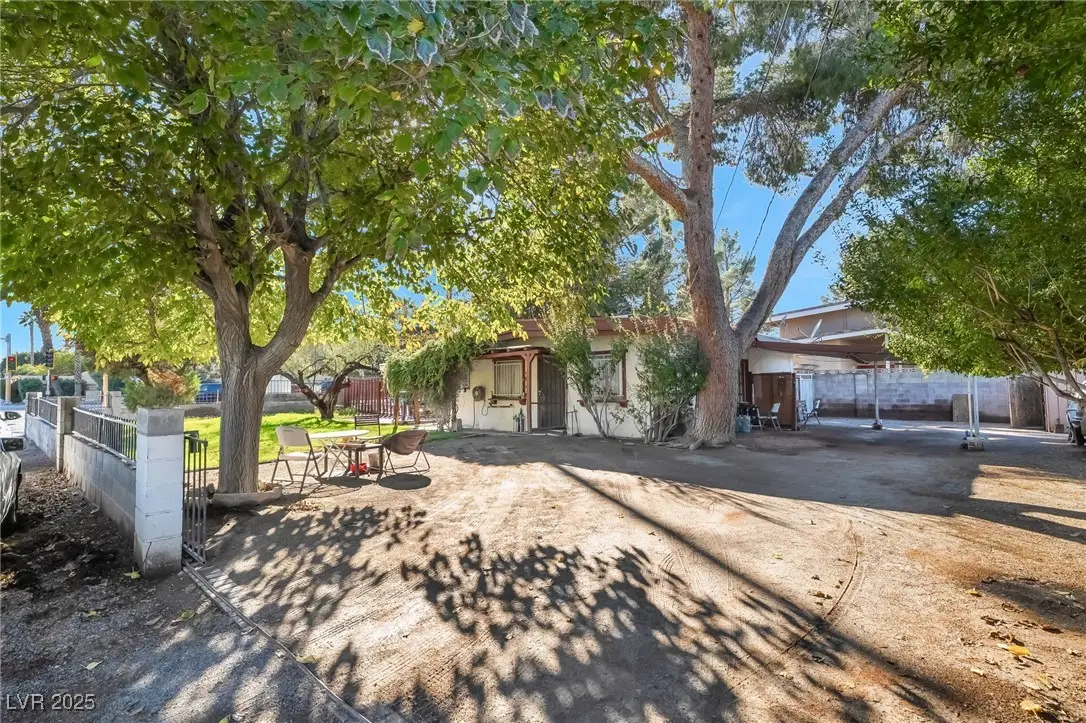 5685 Annie Oakley Drive, Las Vegas, NV 89120 - Image #1